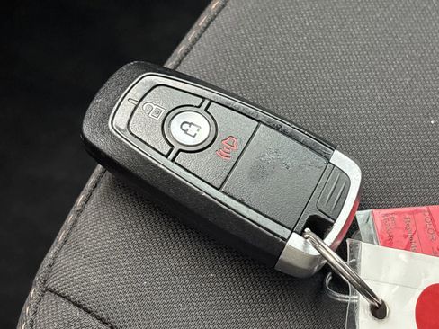 Used 2021 Ford EcoSport SE w/ SE Convenience Package image 17