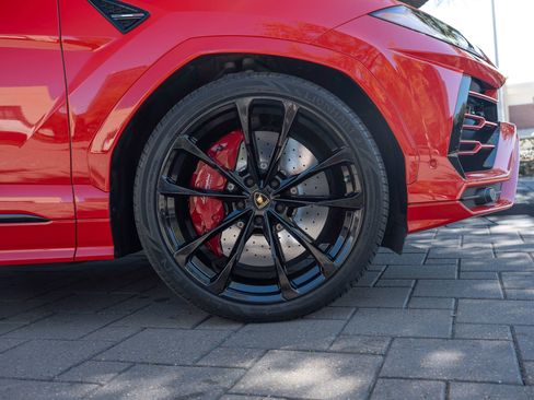 Used 2022 Lamborghini Urus AWD/4WD image 6