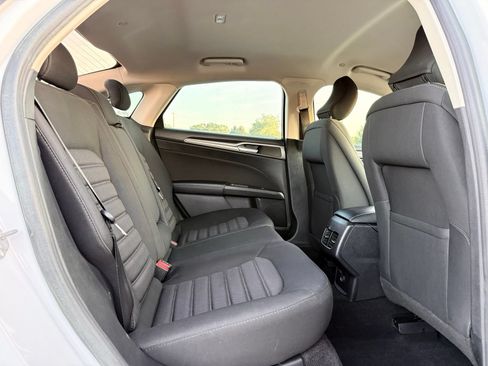 Used 2019 Ford Fusion SE FWD image 15