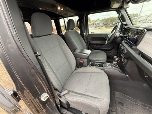 Used 2024 Jeep Wrangler Sport S image 11