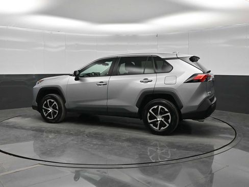 Used 2022 Toyota RAV4 LE FWD image 5