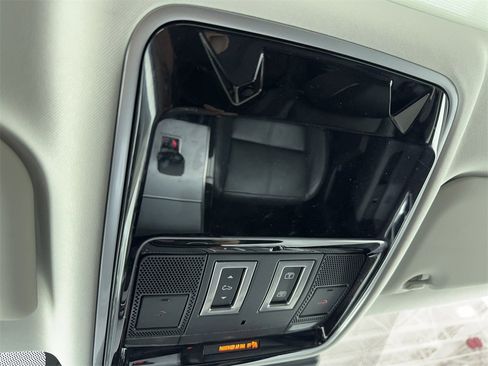 Used 2024 Land Rover Range Rover Velar S image 37