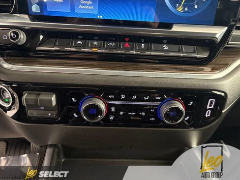 Used 2026 Chevrolet Silverado 1500 LT Trail Boss w/ Convenience Package II AWD/4WD image 19