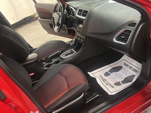 Used 2011 Dodge Avenger Heat FWD image 29