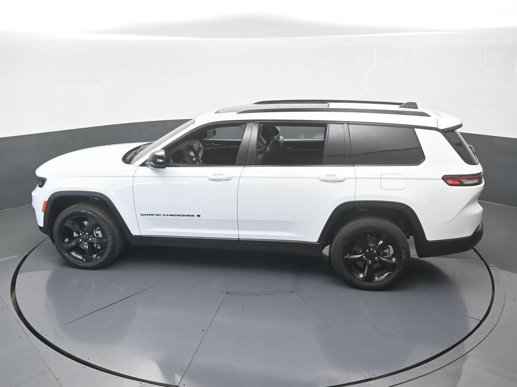 Used 2025 Jeep Grand Cherokee L Limited w/ Black Appearance Package AWD/4WD image 58