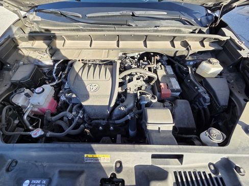 Used 2024 Toyota Highlander XLE image 31