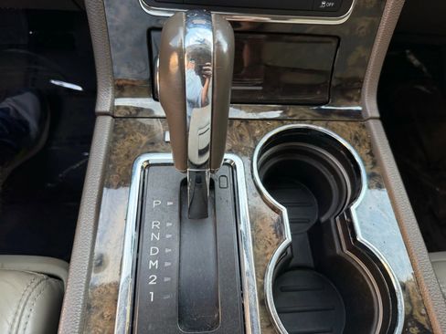 Used 2016 Lincoln Navigator Select image 17