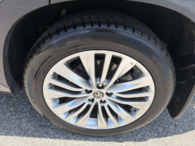 Used 2024 Toyota Highlander Platinum FWD image 33
