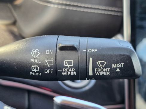 Used 2021 Jeep Grand Cherokee L Laredo image 24