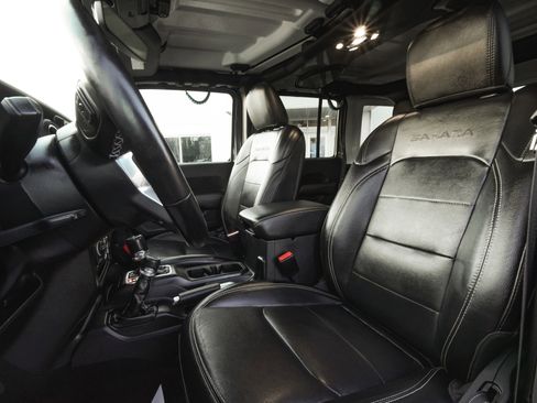 Used 2023 Jeep Wrangler Unlimited Sahara w/ Cold Weather Group image 32