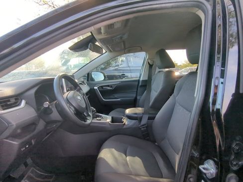 Used 2024 Toyota RAV4 XLE AWD/4WD image 6