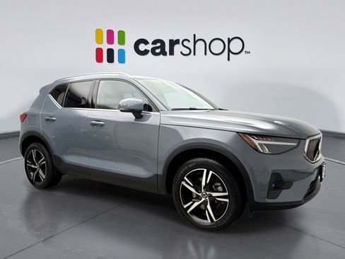 Used 2023 Volvo XC40 B5 Plus image 7