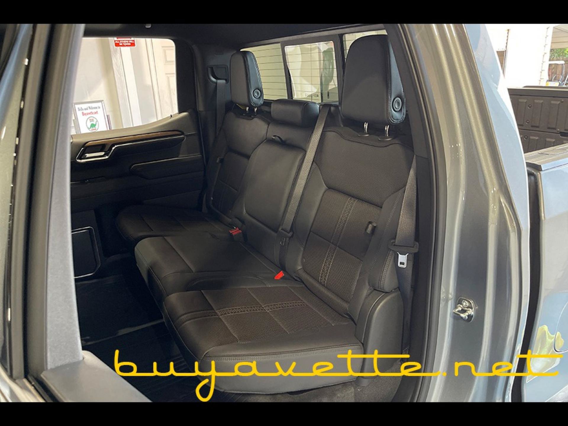 Used 2025 Chevrolet Silverado 1500 High Country w/ Technology Package AWD/4WD image 20