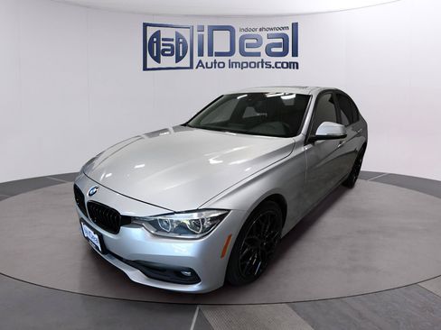 Used 2018 BMW 320i xDrive Sedan AWD/4WD image 1