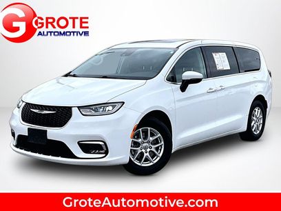 Used 2023 Chrysler Pacifica Touring-L