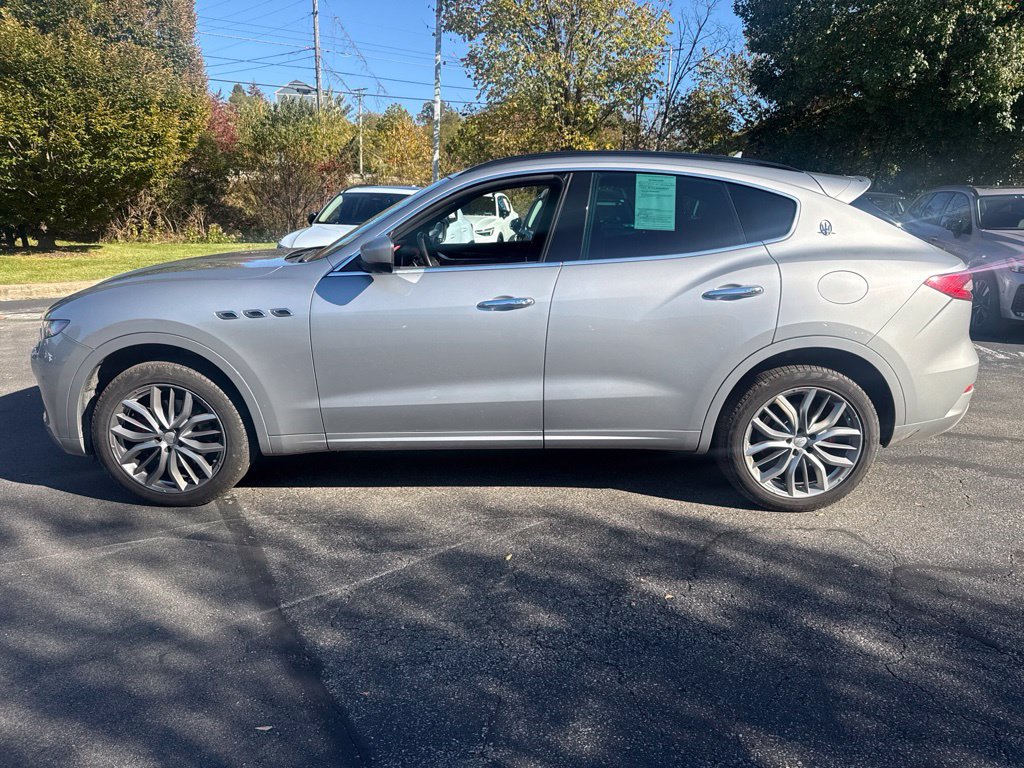 Used 2017 Maserati Levante w/ Sport Package AWD/4WD image 3