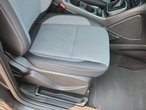 Used 2017 Ford C-MAX SE w/ Cold Weather Package FWD image 16