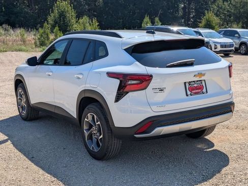 New 2026 Chevrolet Trax LT w/ Driver Confidence Package FWD image 4