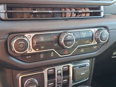 Certified 2024 Jeep Wrangler Unlimited Rubicon image 16