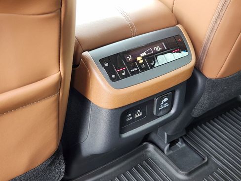 Used 2025 Nissan Pathfinder Platinum AWD/4WD image 35