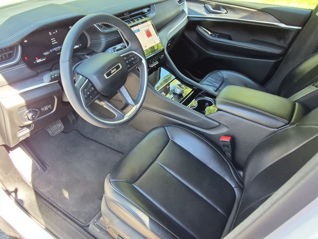 Used 2023 Jeep Grand Cherokee L Limited w/ Luxury Tech Group II AWD/4WD image 12