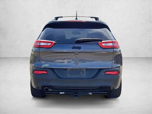 Used 2018 Jeep Cherokee Latitude w/ Altitude Package image 7