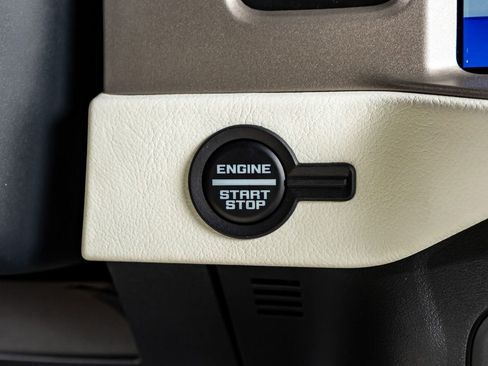 Used 2025 Ford Bronco Outer Banks image 22