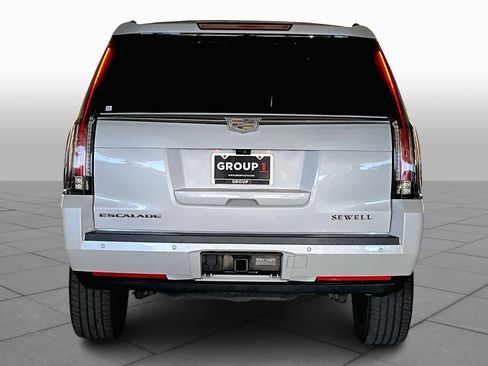 Used 2017 Cadillac Escalade Platinum image 4