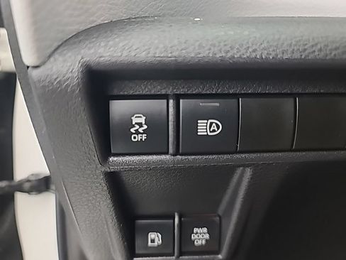 Used 2026 Toyota Sienna LE FWD image 31