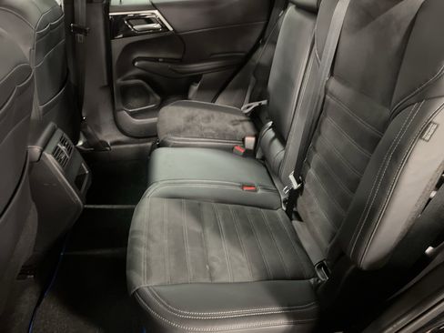 Used 2023 Mitsubishi Outlander SE image 11