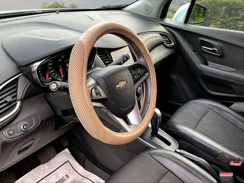 Used 2018 Chevrolet Trax LT w/ LT Convenience Package AWD/4WD image 13