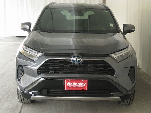 Used 2023 Toyota RAV4 SE image 4