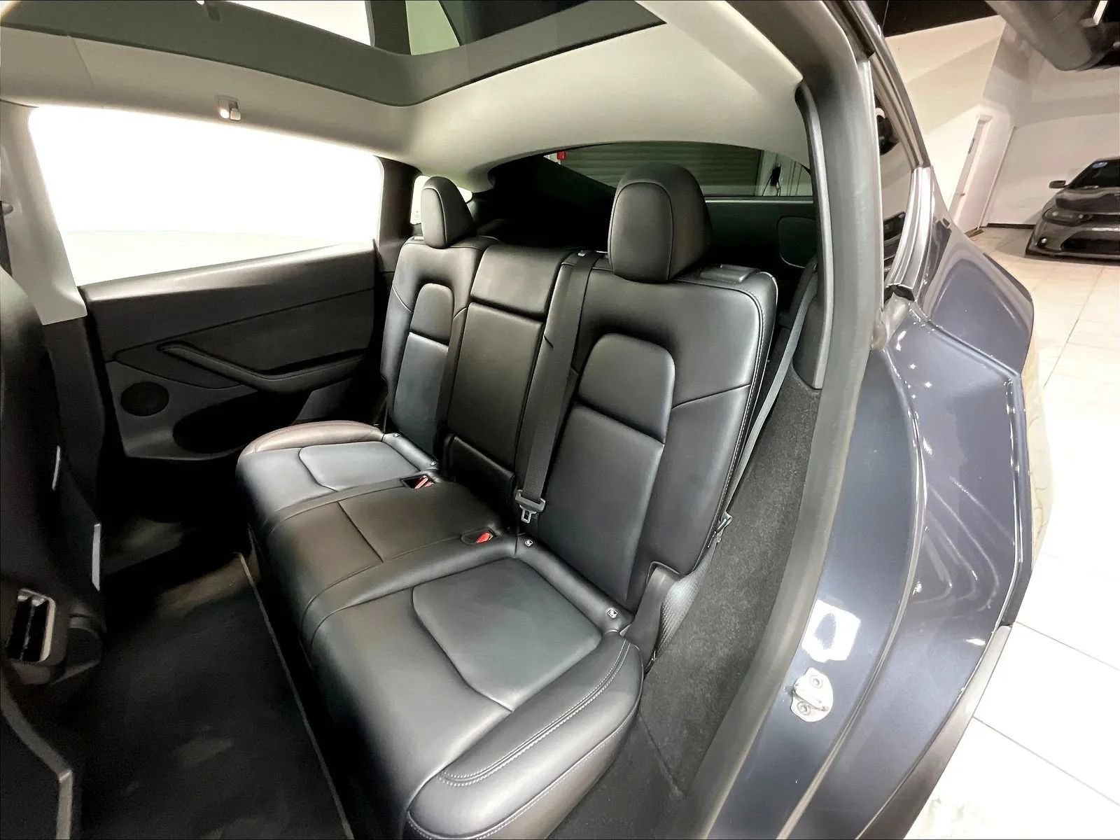 Used 2023 Tesla Model Y Long Range AWD/4WD image 16