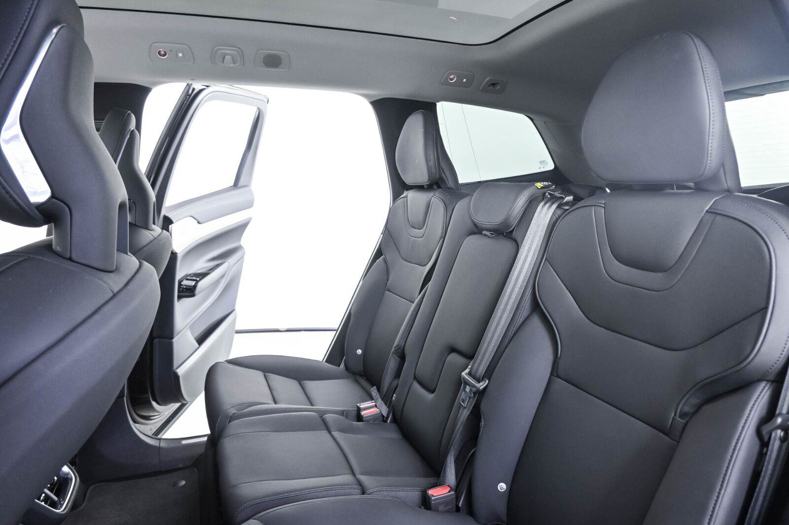 Certified 2025 Volvo EX90 Ultra AWD/4WD image 20
