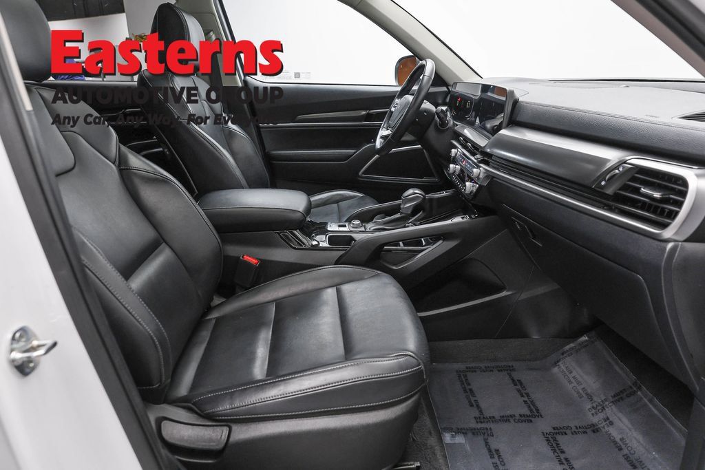 Used 2025 Kia Telluride S FWD image 25