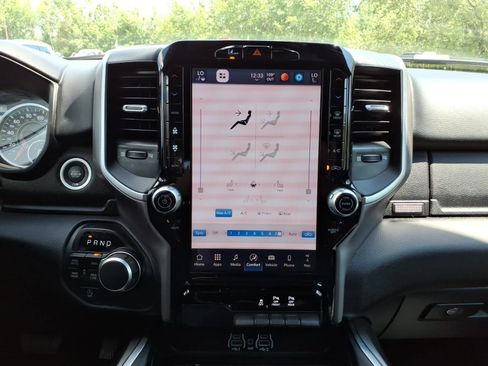 Used 2025 RAM 1500 4x4 Crew Cab image 21