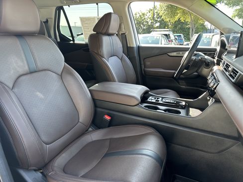Used 2025 Honda Pilot Elite image 13