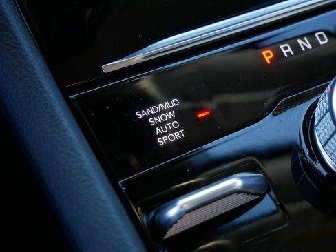 Used 2023 Jeep Grand Cherokee Limited w/ Black Appearance Package image 30