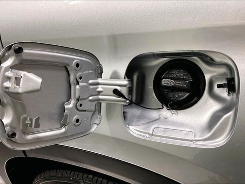 Used 2022 Toyota Highlander XLE AWD/4WD image 43