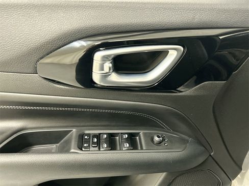 Used 2024 Jeep Compass Latitude w/ Sun and Sound Group image 11