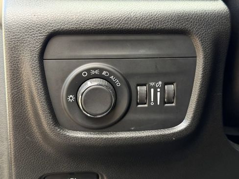 Used 2024 Jeep Grand Cherokee L Laredo AWD/4WD image 37