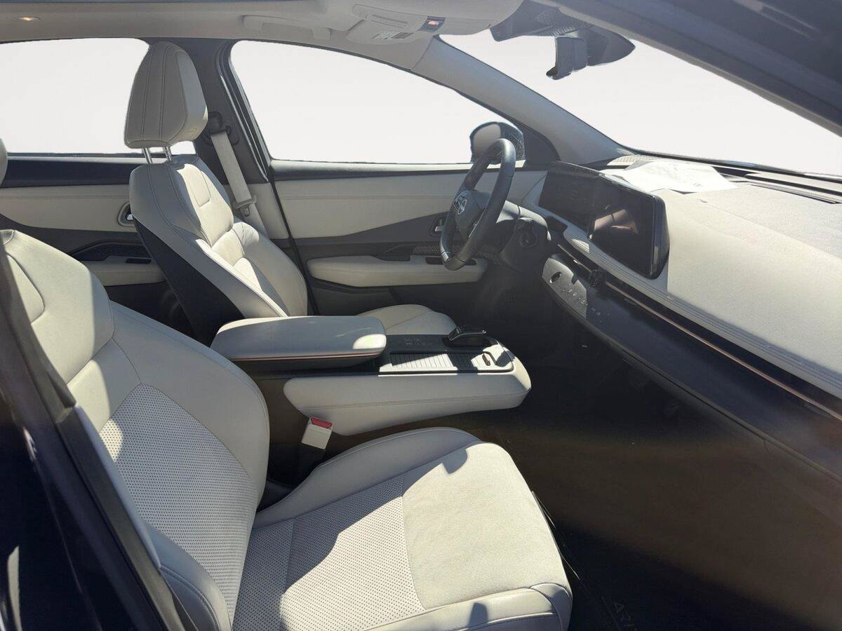 Used 2024 Nissan Ariya AWD image 15