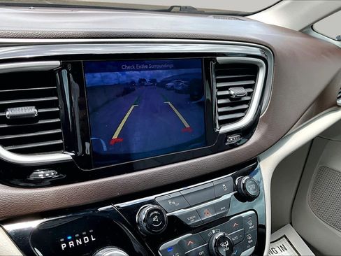 Used 2017 Chrysler Pacifica Touring-L w/ Tire & Wheel Group FWD image 29