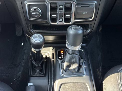Used 2022 Jeep Wrangler Unlimited Sahara AWD/4WD image 7