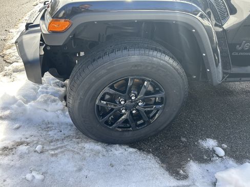 Certified 2021 Jeep Gladiator Sport image 3