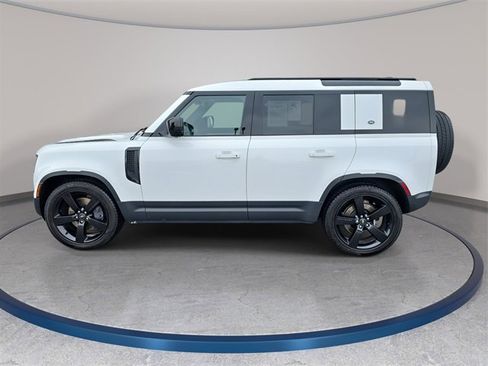 Used 2023 Land Rover Defender 110 SE image 8