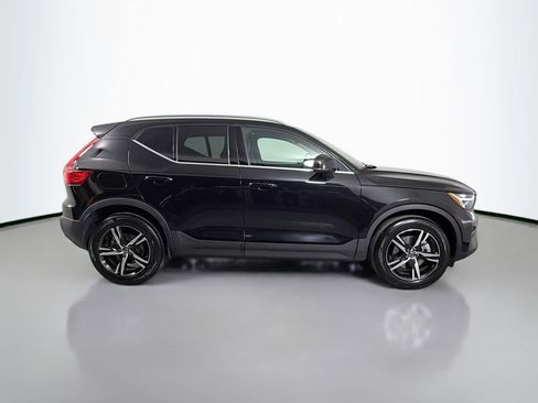 Certified 2025 Volvo XC40 B5 Core image 3
