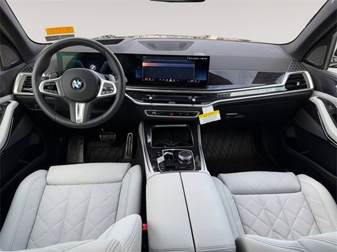 Used 2026 BMW X5 xDrive40i w/ M Sport Package image 10