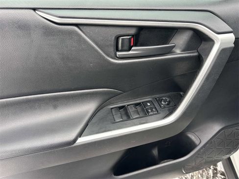 Used 2021 Toyota RAV4 LE image 14