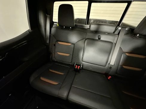 Used 2025 GMC Sierra 1500 AT4 w/ AT4 Premium Package AWD/4WD image 12